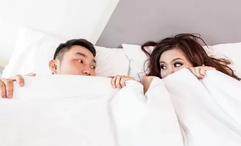 9 Cara Buat Pasangan Bahagia Saat Berhubungan Intim
