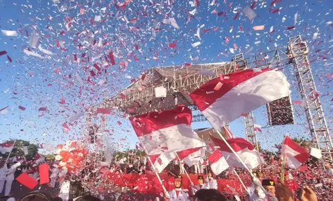 Serba - Serbi Puncak Perayaan Gerakan Pembagian 10 Juta Bendera Merah Putih di Kabupaten Bulukumba