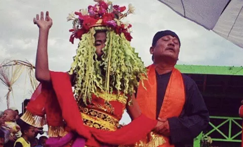 Dikenal Mistis! Tari Seblang Olehsari Banyuwangi, Menolak Jadi Penari akan Sial dan Kena Gangguan Mental, Begini Asal-usulnya...