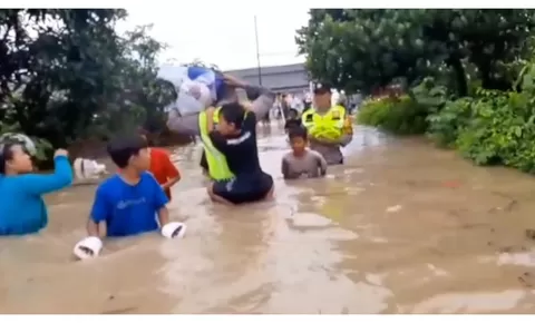 Sungai Comal Meluap , Ratusan Rumah Terendam Banjir