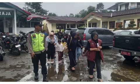 Banjir Bandang di Pemalang, Petugas Gabungan Evakuasi 92 Warga ke Kantor Kecamatan