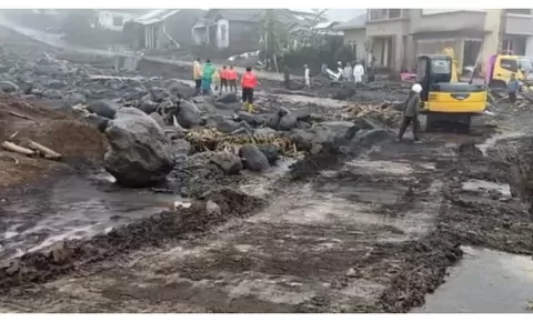 Banjir bandang di desa Penangkir, Pemalang  630 Jiwa Diungsikan di Kantor Kecamatan Pulosari.