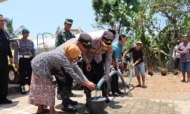 Polres Gunungkidul Bantu Air Bersih di Kapanewon Paliyan Terkait HUT ke 72 Humas Polri