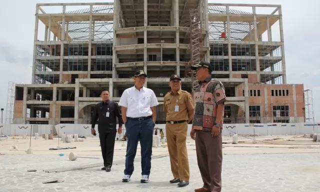 Walikota Pekanbaru Kawal Proses Pembangunan Perkantoran di Tenayan Raya