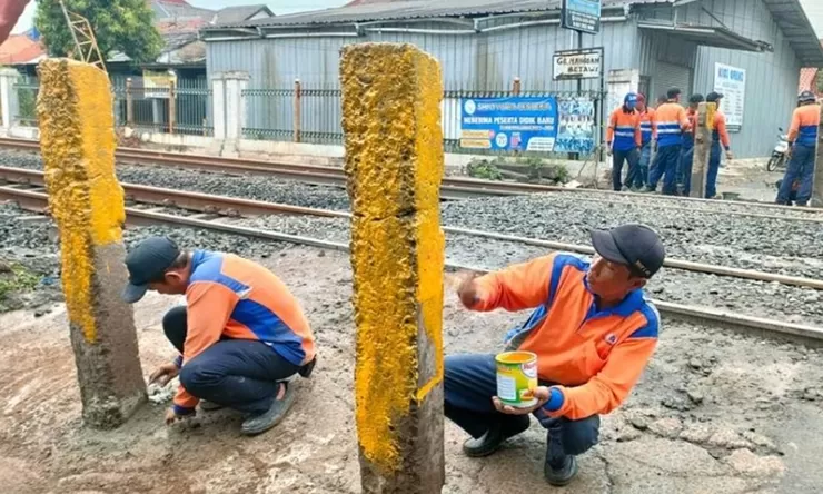 Membahayakan, KAI Tutup Kembali Perlintasan Liar di Citayam yang Sempat Dibuka Paksa Warga