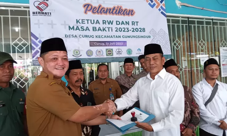 Kades Curug Gunungsindur Lantik 60 Ketua RT dan RW Masa Bakti 2023-2028