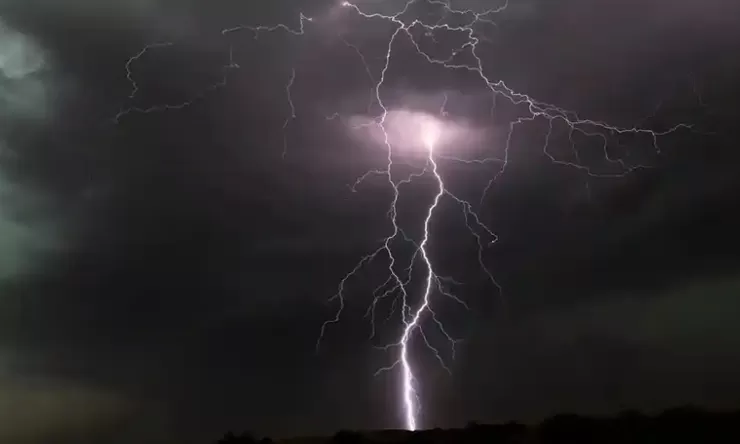 Prakiraan Cuaca Cianjur 8 Januari 2023, Hujan Petir Turun Siang Hari