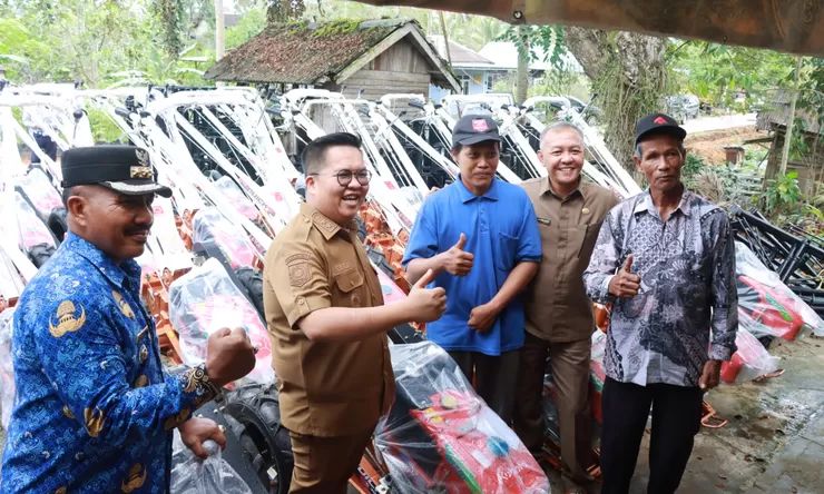 Salurkan Bantuan Alsintan, DPRD Kaltim Dukung Petani Tingkatkan Produktivitas