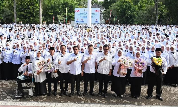 Meski 10.998 PPPK Paruh Waktu Resmi Dilantik, Bupati Sebut Masih Butuh Banyak Pegawai dan Upayakan Segera jadi Penuh Waktu 