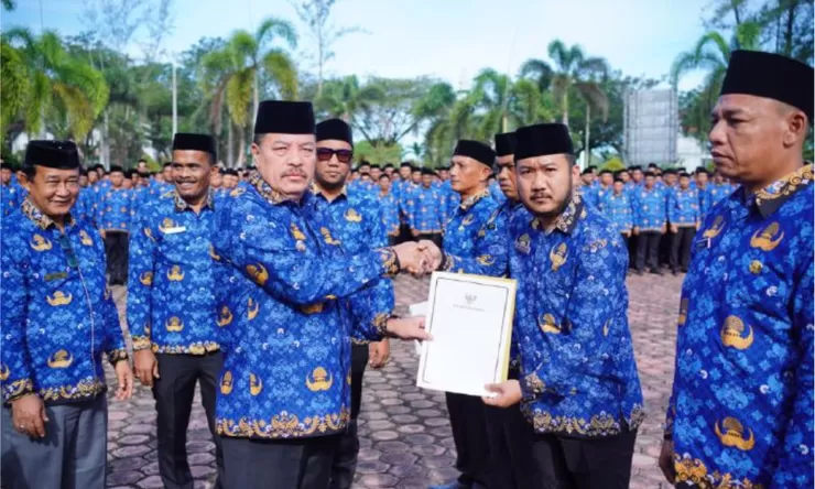 Didampingi Raja Sayang, Bupati TRK Serahkan 2.150 SK PPPK Paruh Waktu