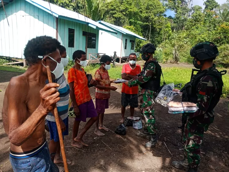 Mathias Amo, Tokoh Adat Kampung Sen