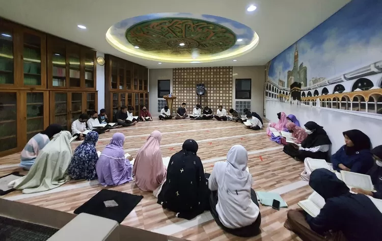 Program Maghrib mengaji di SMP PCI - Foto: Dokumen SMP PCI
