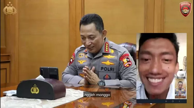 Kapolri Jenderal Listyo Sigit Prabowo saat berbincang dengan Teuku Tegar Abadi melalui layanan video call/Istimewa.