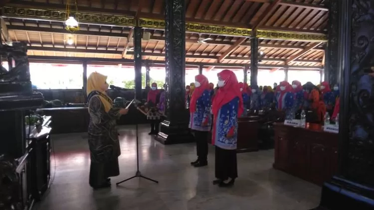 Prosesi pengukuhan bunda PAUD kecamatan, desa, dan kelurahan di Pendopo Kabupaten Demak .