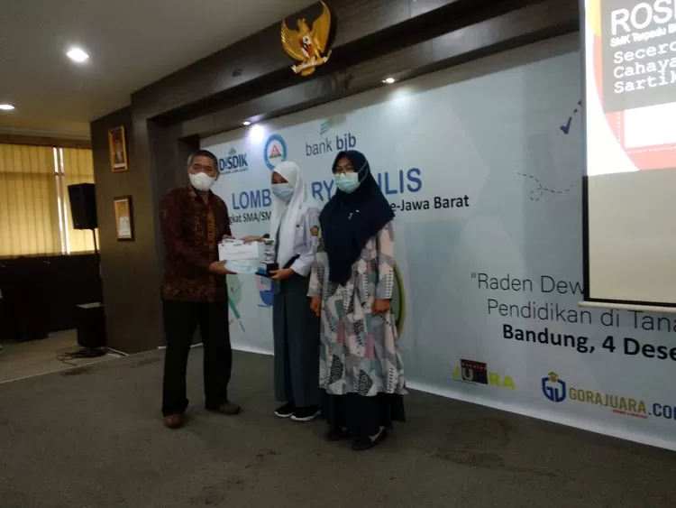 Rosida, siswi SMK Terpadu Bina Insan, Paseh, Sumedang