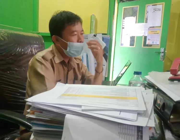 Adil Ginting selaku Pejabat Pelaksana Teknis Kegiatan (PPTK) proyek pembangunan gedung Puskesmas pada Dinas Kesehatan Kabupaten Batang Hari