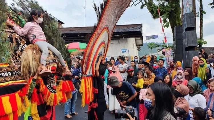 Reog dalam acara bersih desa