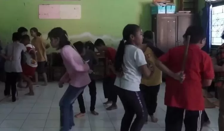  Proses latihan dari anak didik SDN Bintoro 2 untuk penampilan GSMS .