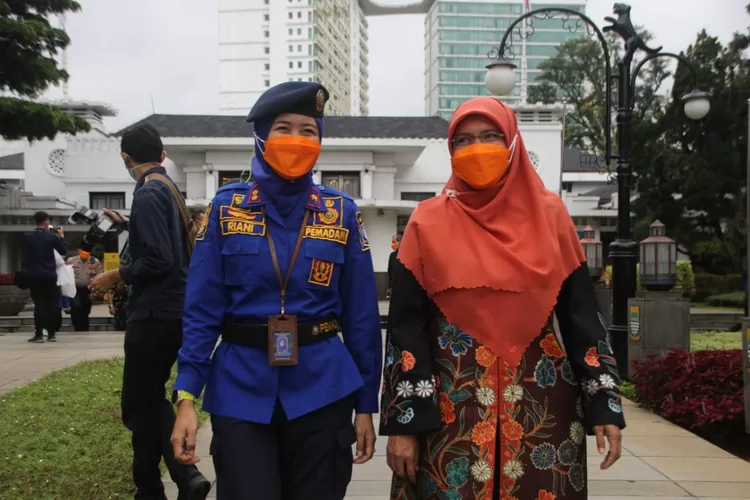 Riani Indrawati, Kabid Sarpras dan Datin Diskar PB Kota Bandung dan Siti Muntamah Oded