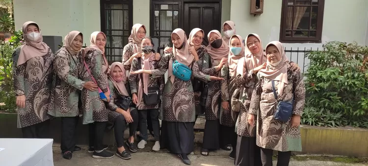 Ibu-ibu PKK RW 09, Kebon Manggu, Kelurahan Karang Anyar, Kota Bandung