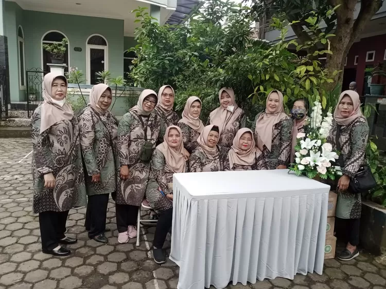 Ibu-ibu PKK RW 09, Kebon Manggu, Kelurahan Karang Anyar, Kota Bandung