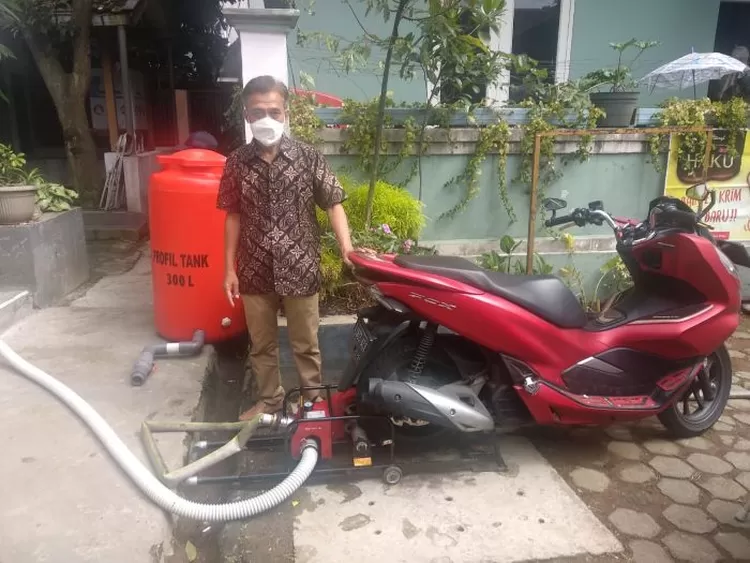 Ketua RW 09 Tatang Hermawan