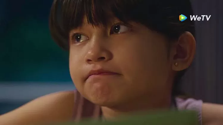 Raya dalam film Layangan Putus episode 9.