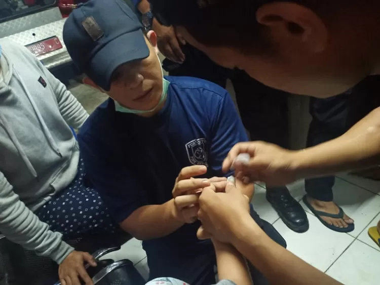 Aksi Tim Rescue Diskar PB Kota Bandung