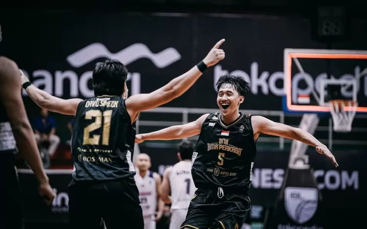 DNA Bima Perkasa Jogja berhasil mengalahkan RANS PIK Basketball dengan skor ketat, 57-53.