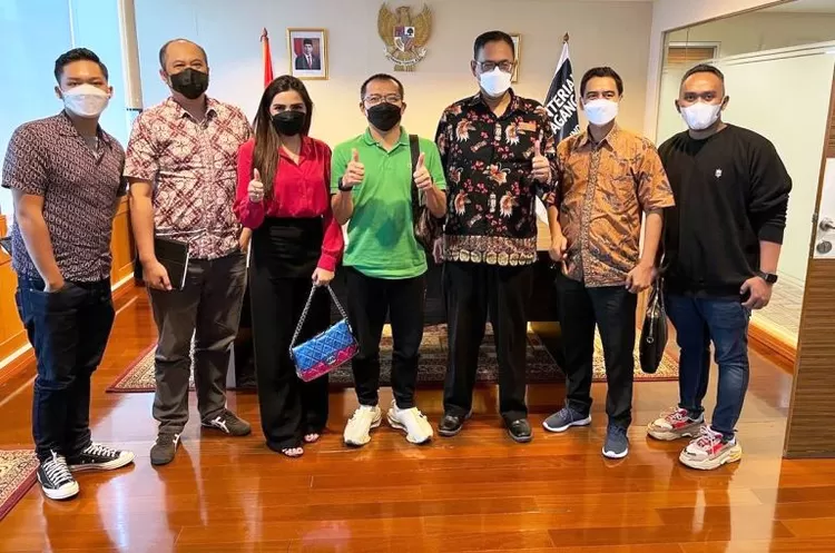 Anang dan Ashanty mendatangi Kantor Bappebti.