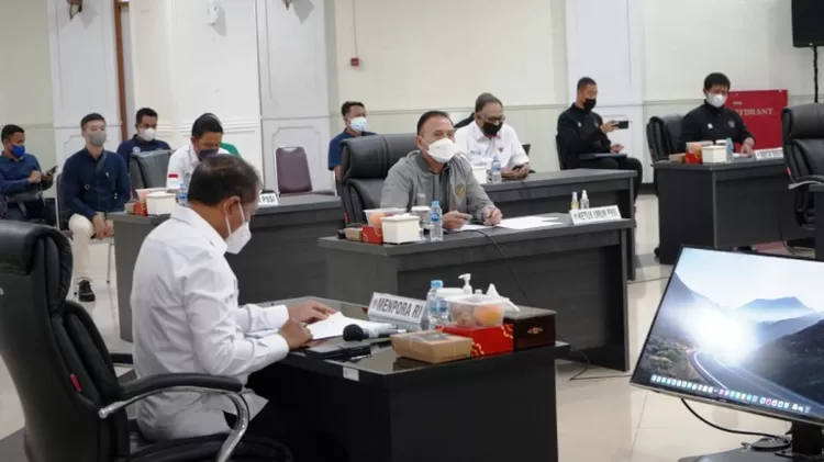 Suasana rapat pembahasan soal naturalisasi dua calon pemain tim nasional di Wisma Kemenpora.