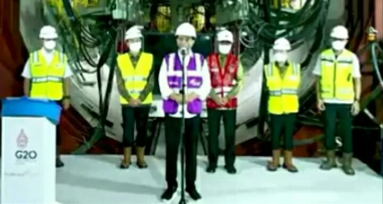 Presiden Jokowi saat meresmikan proyek MRT Fase 2 HI-Kota.
