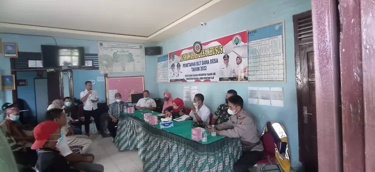 Suasana saat musyawarah penetapan BLT DD Desa Talang Bulang