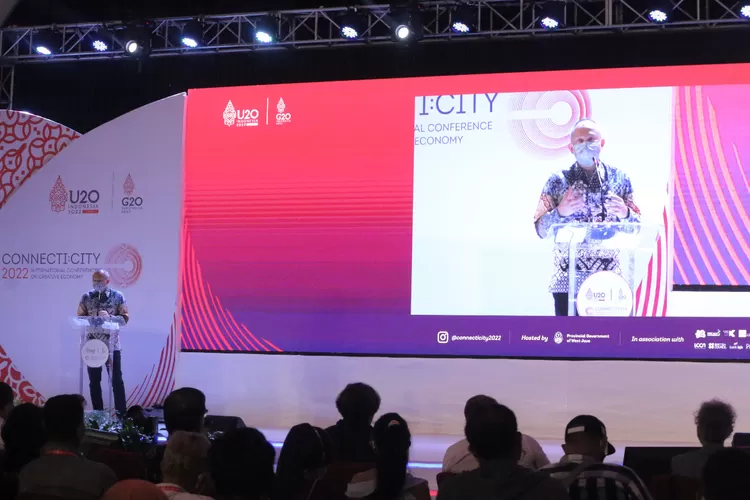 Pembukaan acara Connecti:city 2022 dihadiri Sekda Provinsi Jawa Barat Setiawan Wangsaatmaja dan Kadisparbud Jabar Benny Bachtiar. 