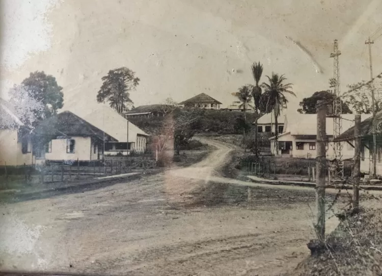 Kawasan Simpang Tiga Desa Talang Akar sekitar tahun 1960