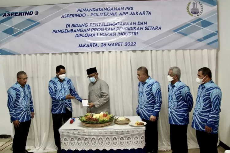 Di HUT ke 36 Asperindo memberikan santuna untuk anak yatim - Foto: Henry Lukmanul Hakim