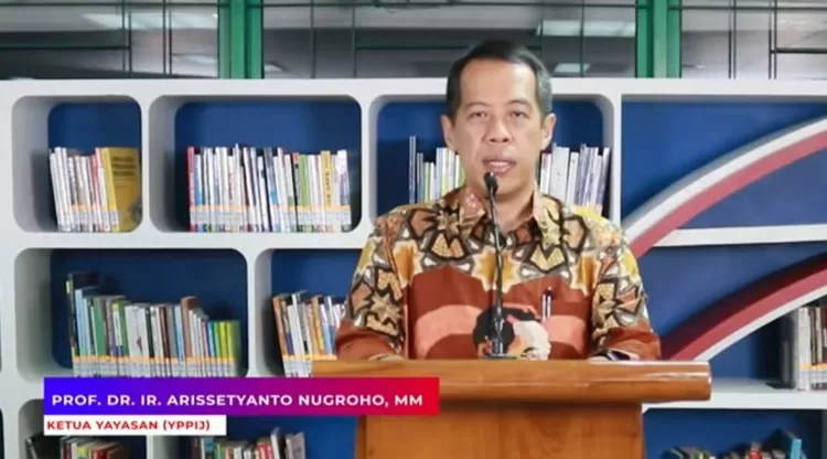 Ketua Yayasan Pengembangan Pendidikan Indonesia Jakarta (YPPIJ), yayasan yang menaungi Universitas Trilogi, Arissetyanto Nugroho hadir memberikan sambutan Wisuda Universitas Trilogi