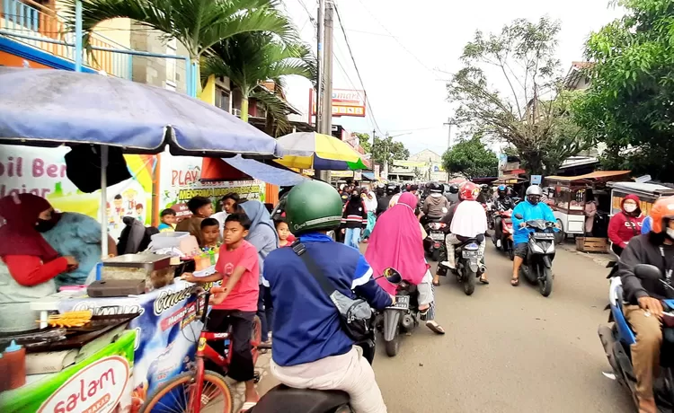 Keramaian pasar kaget bazar Ramadhan 
