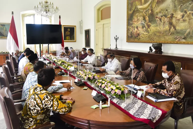 Presiden Jokowi memimpin Ratas mengenai Persiapan Menghadapi Idul Fitri 1443 H.