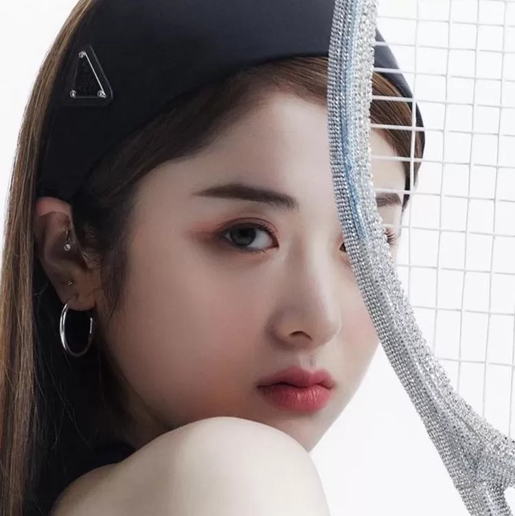 Huh YunJin LE SSERAFIM