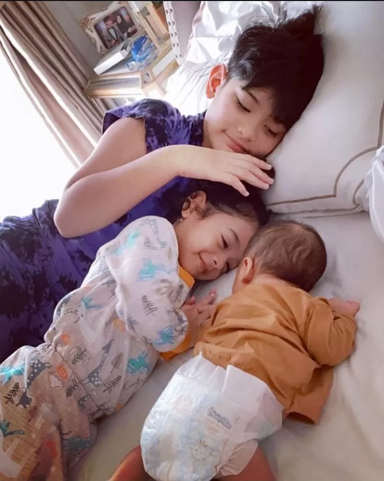 Potret kehangatan King Faaz Arafiq bersama keluarga 