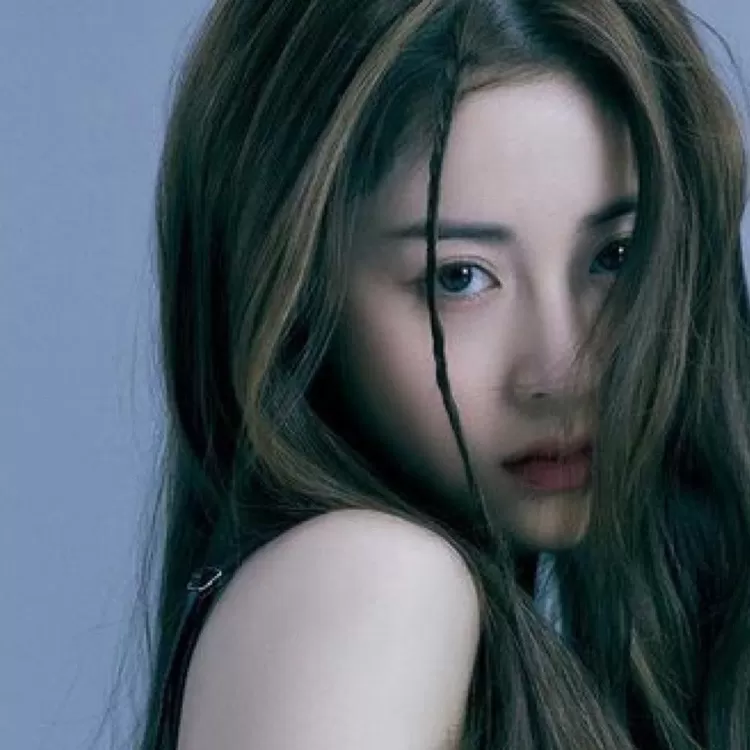 Huh Yunjin LE SSERAFIM