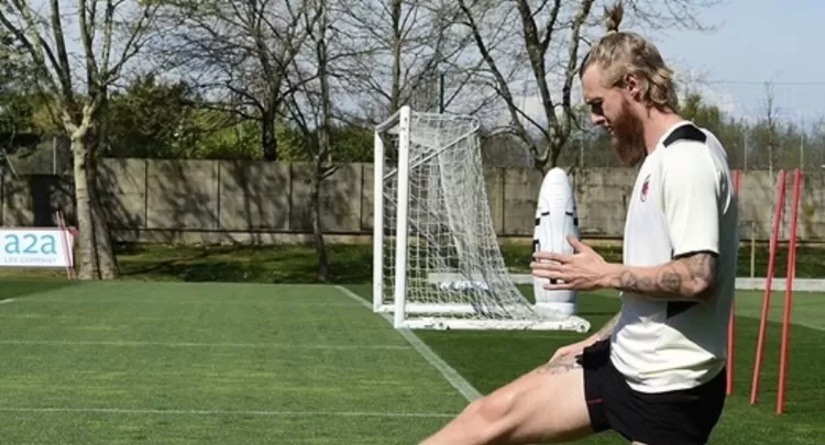 Penampilan baru Simon Kjaer