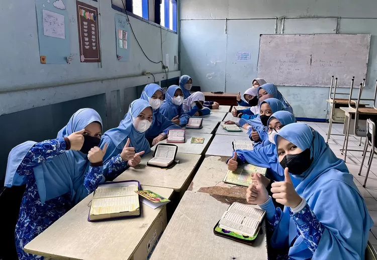 Santri Tsanawaiyah Pesantren Persatuan Islam 110 Manbaul Huda Bandung tilawah bersama, mereka saling mengoreksi dan memperhatikan bacaan Qur&rsquo;annya - Foto: PPI 110 Manbaul Huda