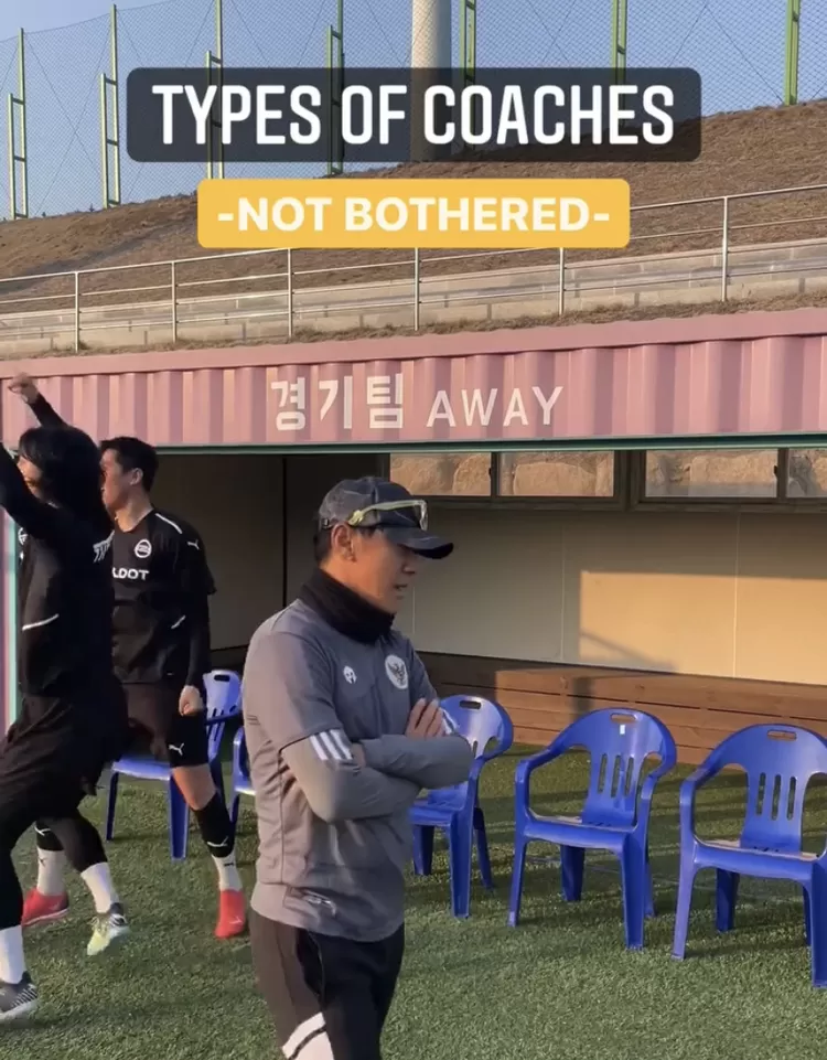 Shin Tae-yong dengan gaya cueknya