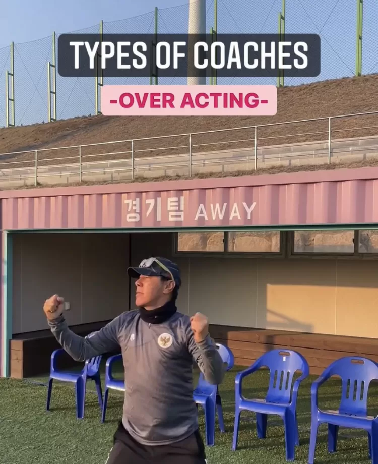 Shin Tae-yong dengan gaya berlebihan