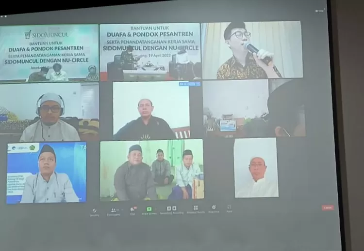 Pemberian bantuan SidoMuncul senilai Rp.700 Juta kepada 1000 Duafa Dan 5 Ponpes di Jawa dan Madura dilakukan secara simbolis dan virtual dari Kantor SidoMuncul  Cipete Jakarta dan Pabrik di Ungaran