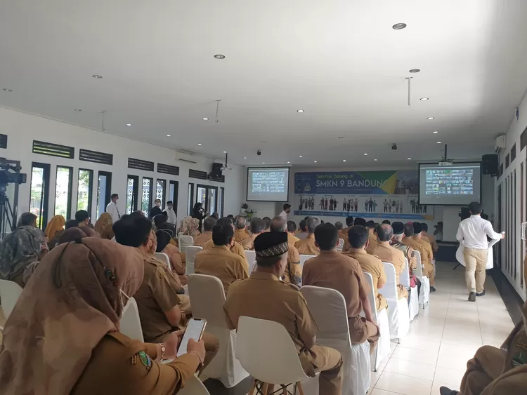 Halal Bihalal Gubernur Jawa Barat Ridwan Kamil dengan kepala sekolah se-Jabar