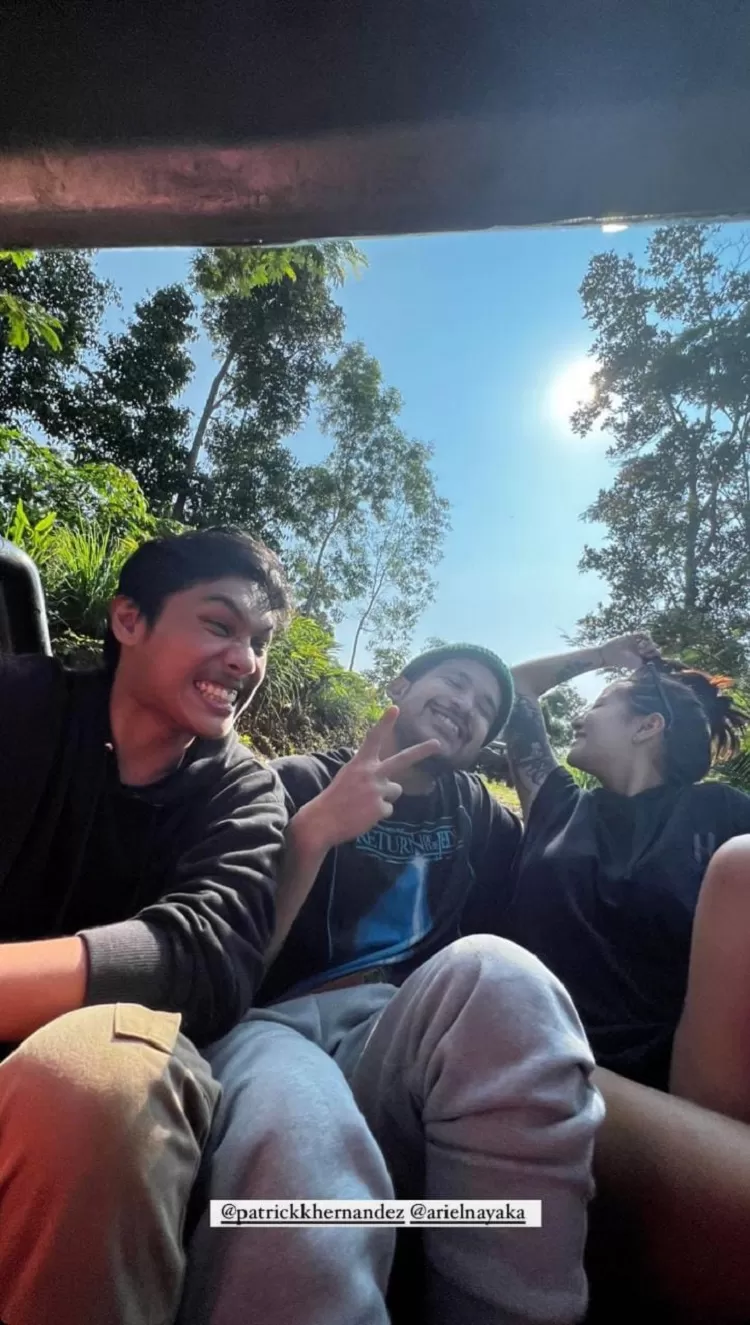 Awkarin di Bukit Panguk Kediwung Jogja.