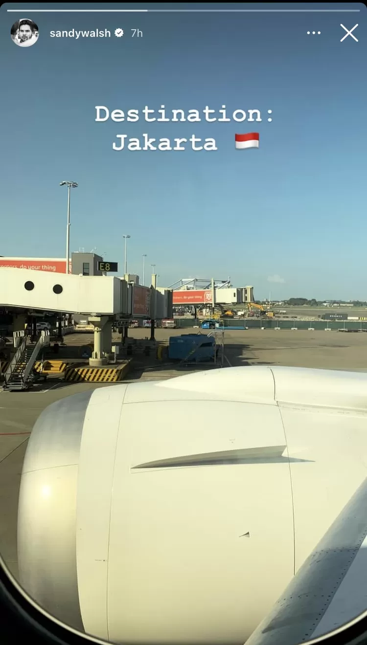 Calon pemain naturalisasi, Sandy Walsh berada di pesawat untuk terbang tujuan Jakarta